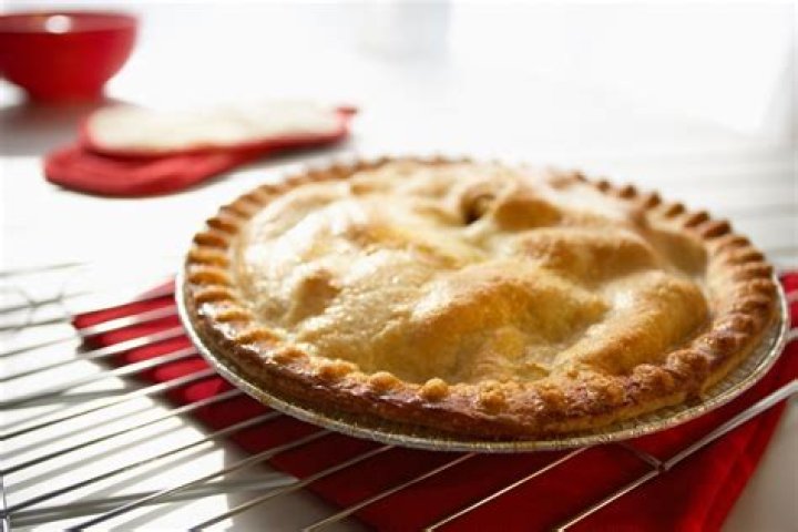 how long to let pie cool