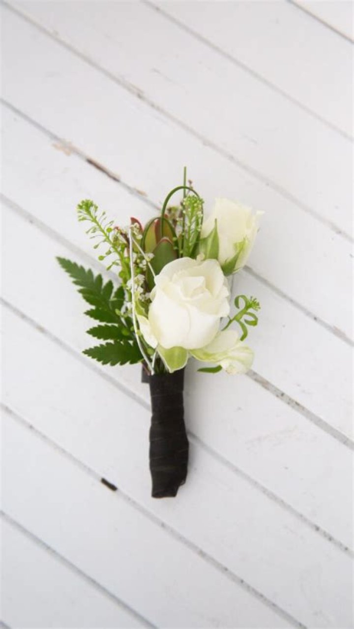 how much do boutonnieres cost