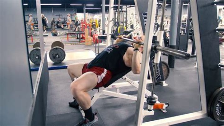 Is benching on a Smith machine easier?