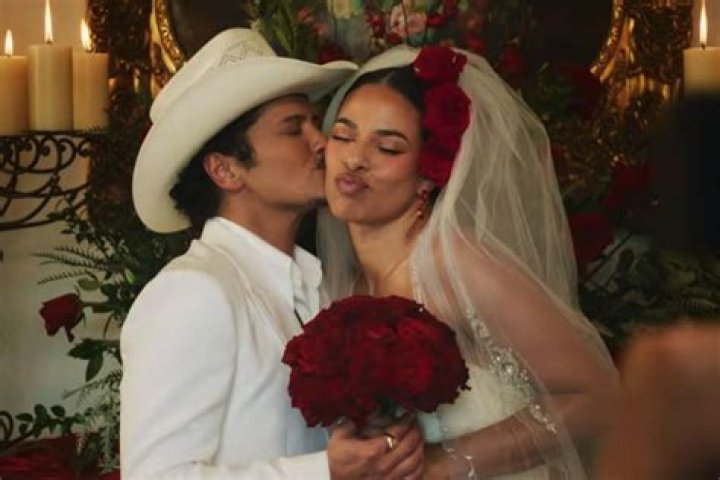 is bruno mars married to nathalie kelley
