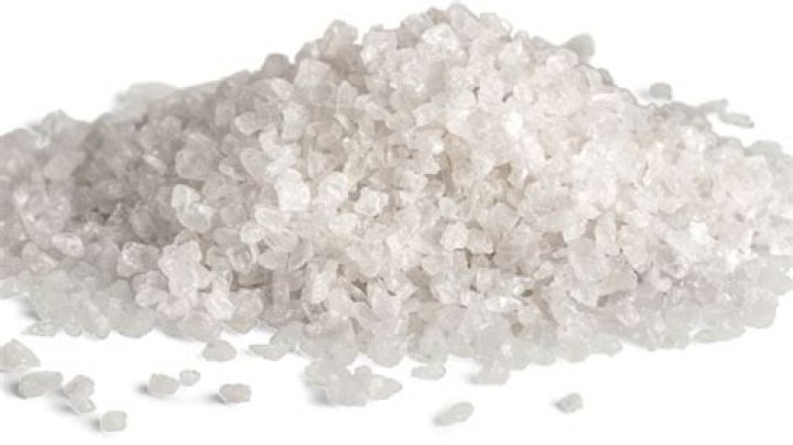 will pool salt kill weeds